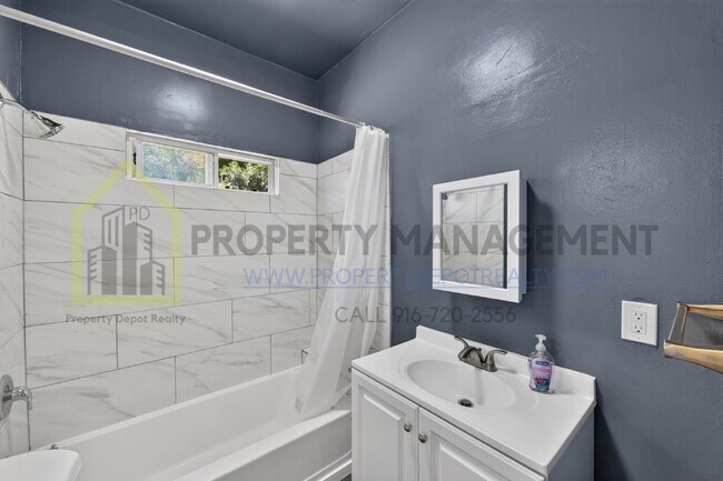 Building Photo - Charming 2-Bedroom Bungalow Retreat in Sacramento