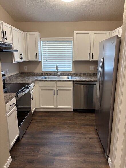 Kitchen - 2302 Northern Leaf St
