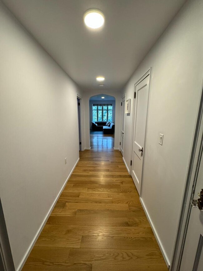 Building Photo - 1525 N Front St