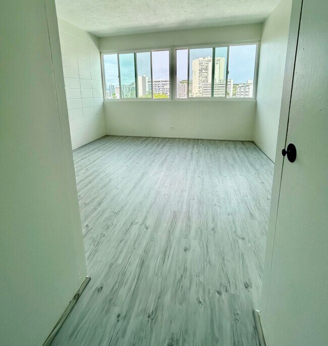 Building Photo - Renovated, 1 Bedroom / 1 Bath convenient location! Available NOW (Rent includes Electricity)