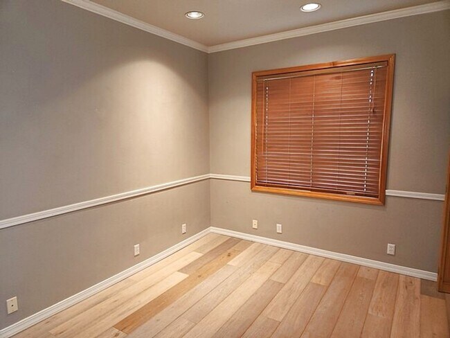 Building Photo - Large Private Luxury Home in Pinebrook  Es...