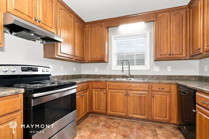 Building Photo - 1571 Spencer Dr