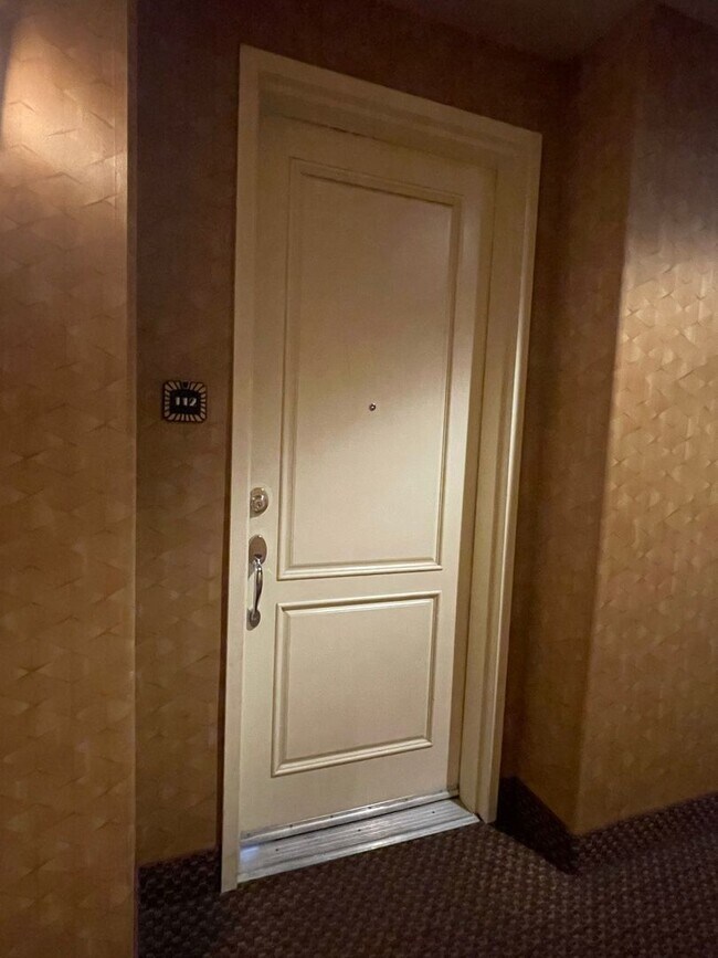 Building Photo - Available NOW!-2 Bedroom Unit in Manhattan Guard Gated Community!