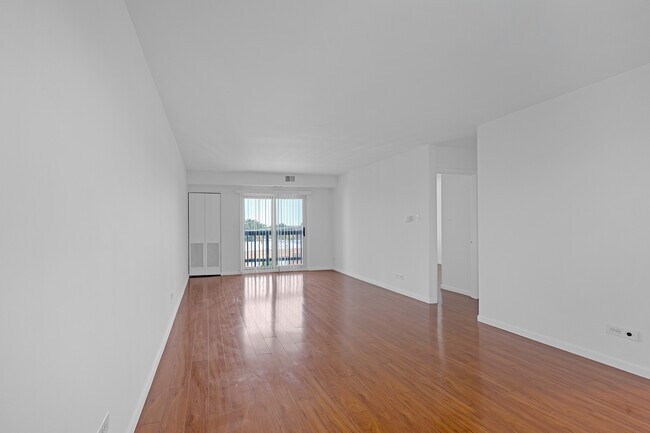 Building Photo - 700 Perrie Dr