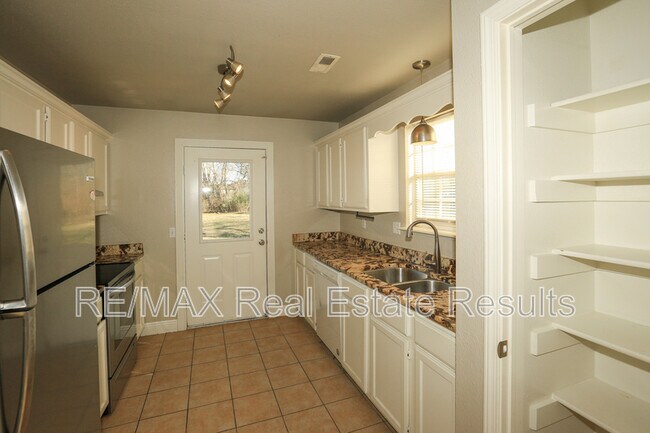 Building Photo - 50 Cheryl Cir