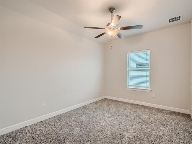 Building Photo - 2800 Sebring Cir