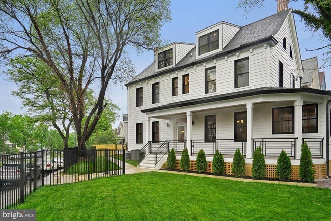 Building Photo - 3901 New Hampshire Ave NW