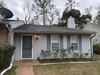 Building Photo - In Town Townhome With Fenced Yard