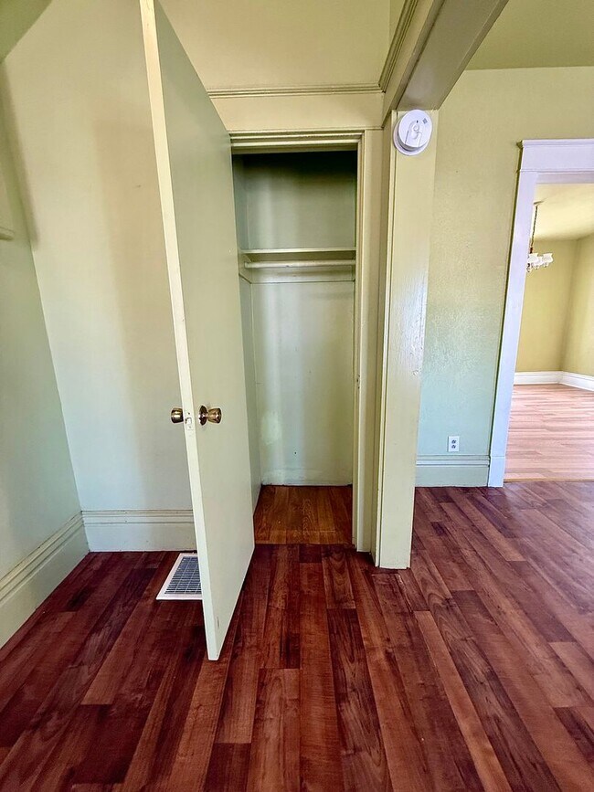 Building Photo - Single Family Home