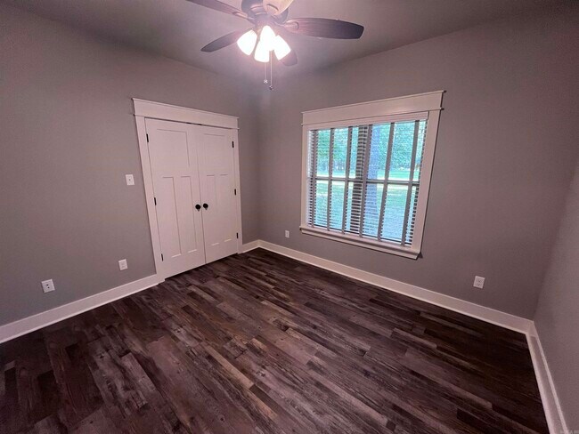 Building Photo - 206 Bridgewood Dr