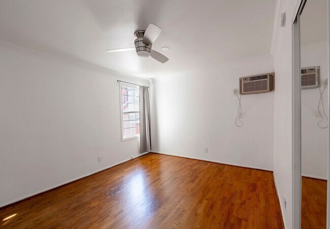 Building Photo - 1008 N Stanley Ave
