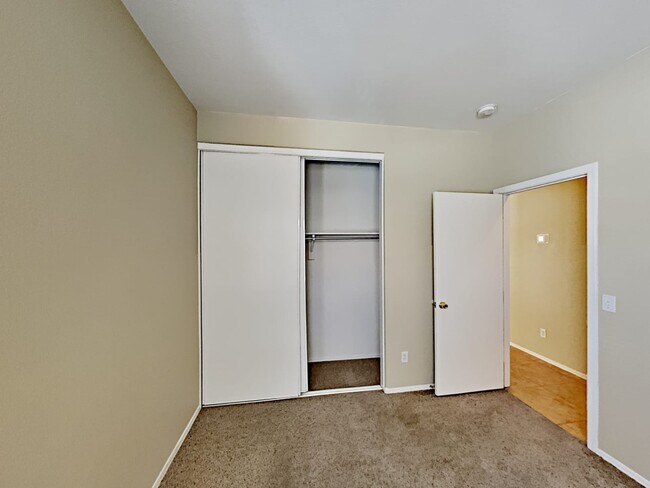 Building Photo - 2352 E Hazeltine Way