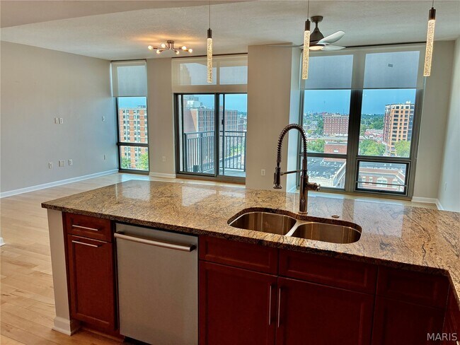 Building Photo - 4909 Laclede Ave