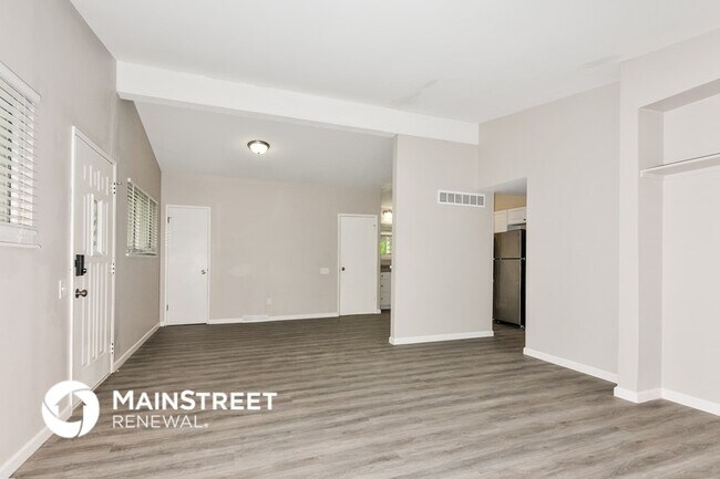 Building Photo - 1545 Swan Dr