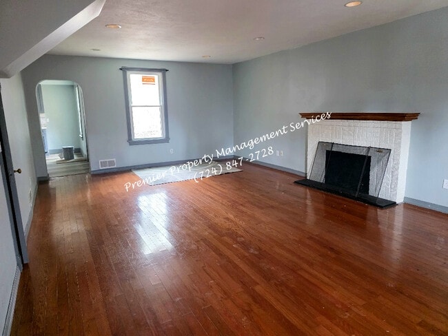 Building Photo - 911 4th Ave