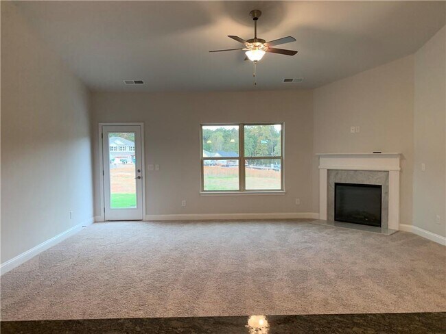Building Photo - 112 Hidden Pines Cir