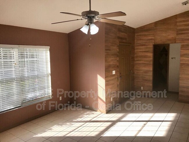 Building Photo - 18 Cedar Tree Trce