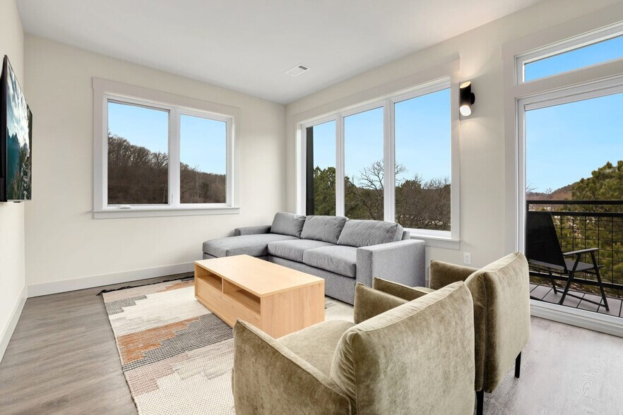 Primary Photo - 10 Riordan Rd