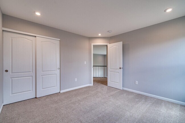 Building Photo - 1744 Ardennes Oak Dr