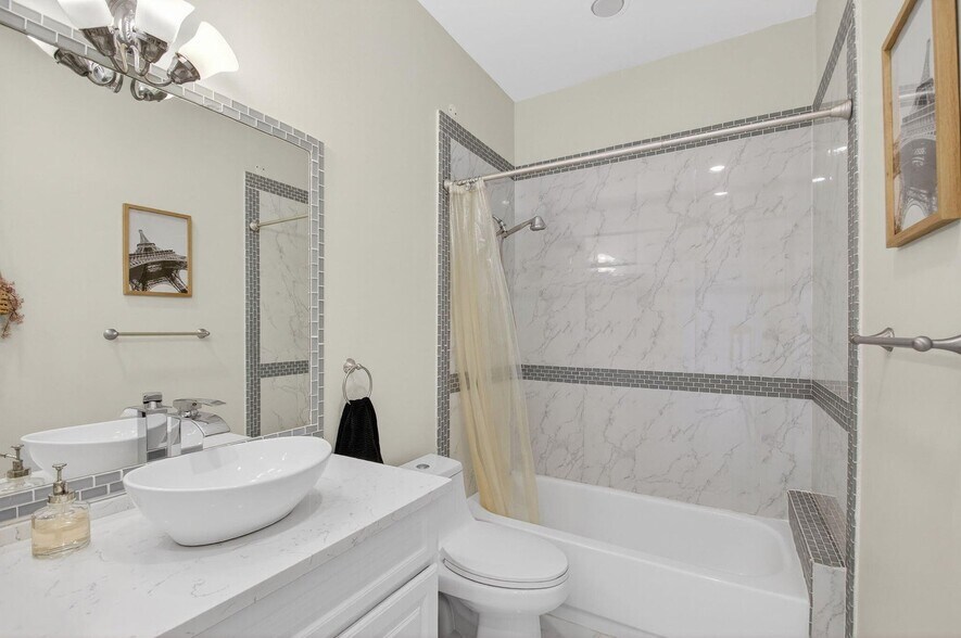 Building Photo - 4465 Barclay Fair Way