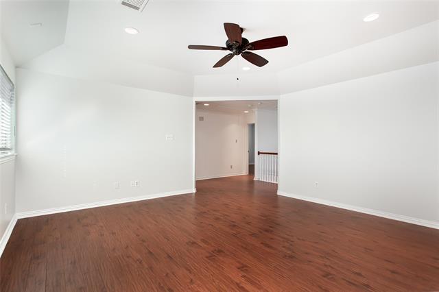 Building Photo - 2000 Le Mans Dr