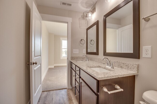 Building Photo - Townhome For Lease -Chapel Hill