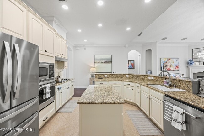 Building Photo - 552 Saddlestone Dr
