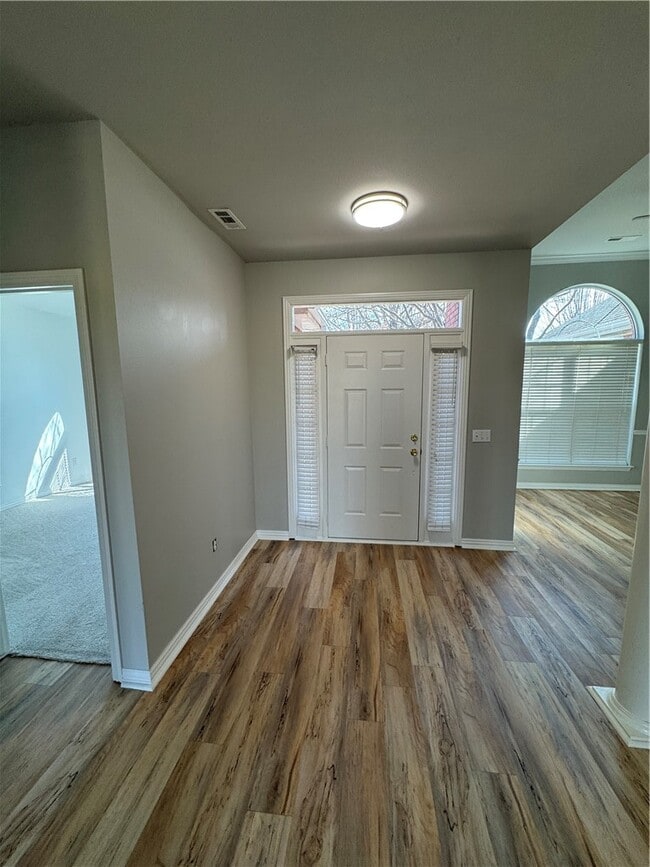 Building Photo - 314 Center Dr