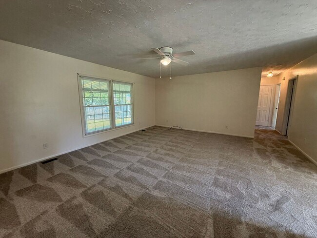 Building Photo - 403 Thomas Dr