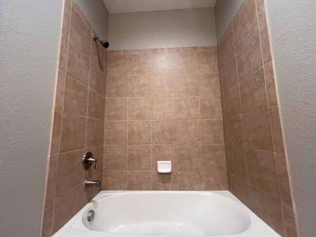 Building Photo - 427 Anchor Ln