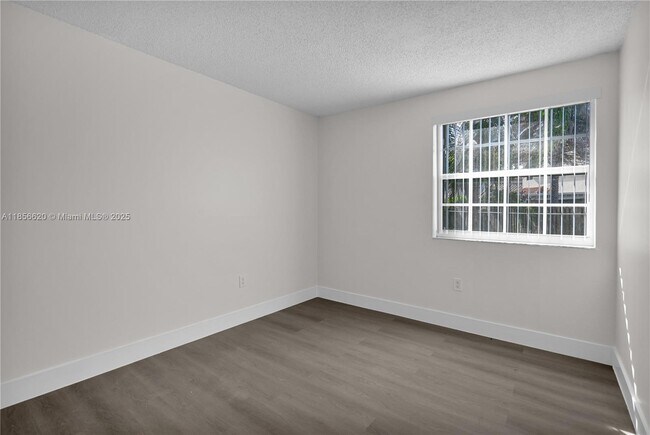 Building Photo - 9715 Fontainebleau Blvd