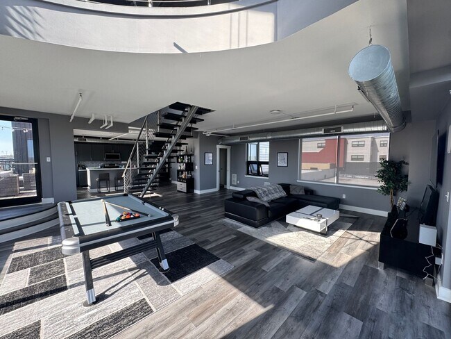 Building Photo - Desirable Union Square Corner Penthouse!