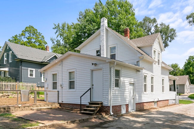 Building Photo - 2320 N 63rd St