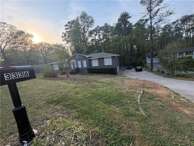Building Photo - 3336 Camelot Dr NE