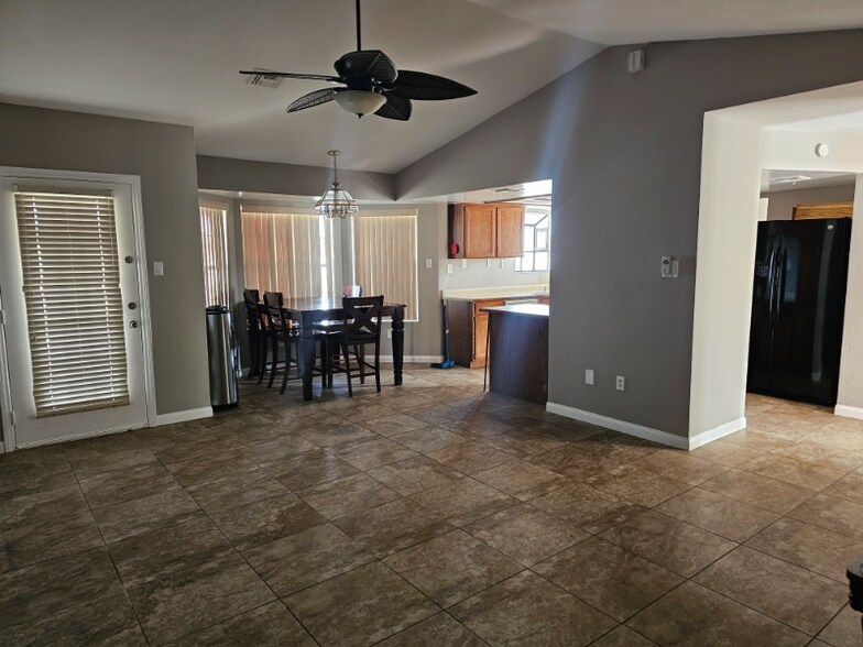 Building Photo - 8620 W Wigwam Ave