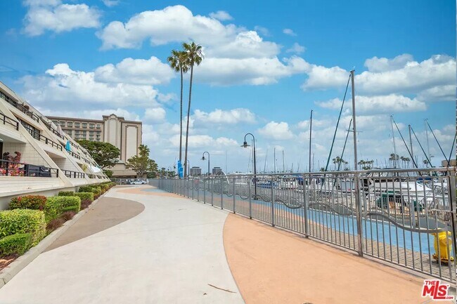 Building Photo - 4335 Marina City Dr
