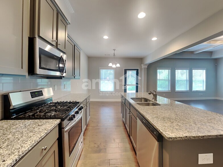 Building Photo - 1149 Victoria Walk Ln