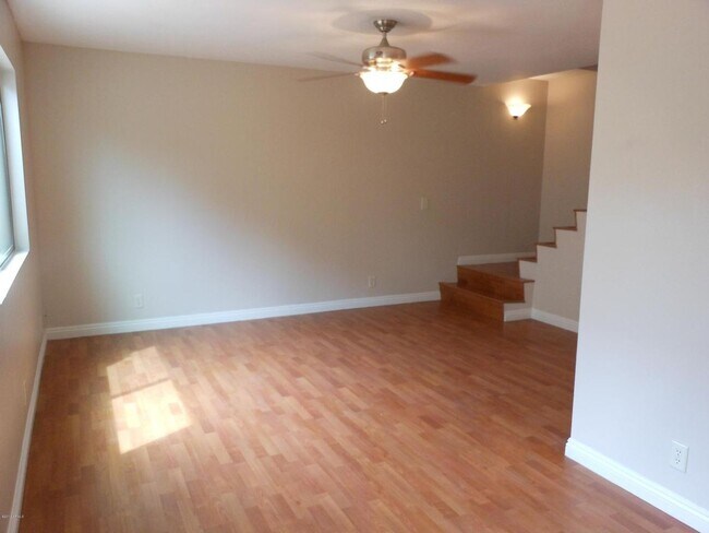 Building Photo - 1255 N 84th Pl