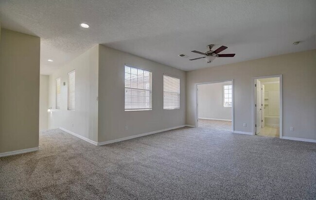 Building Photo - COMING SOON Large 5 Bedroom home with loft...