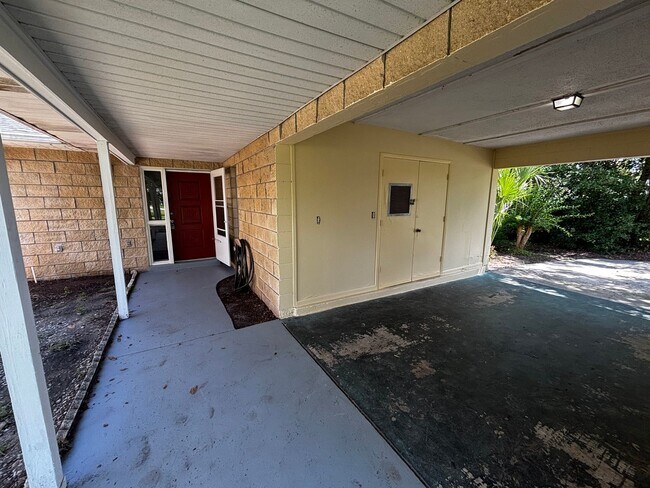 Building Photo - 2/2 Fully Renovated Home in Silver Springs Shores