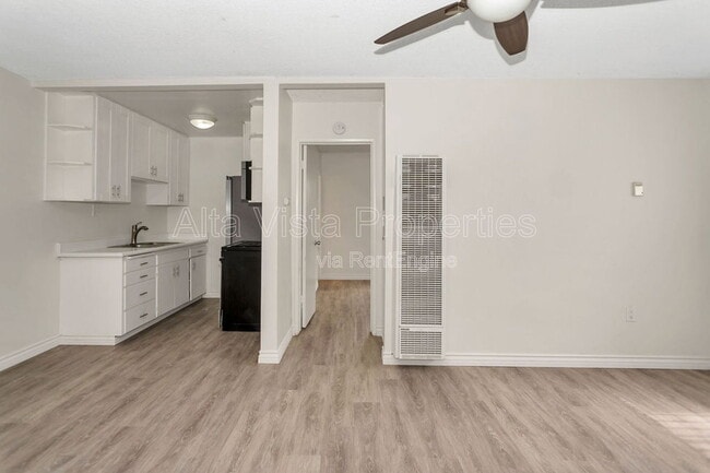Building Photo - 855 Emerald St