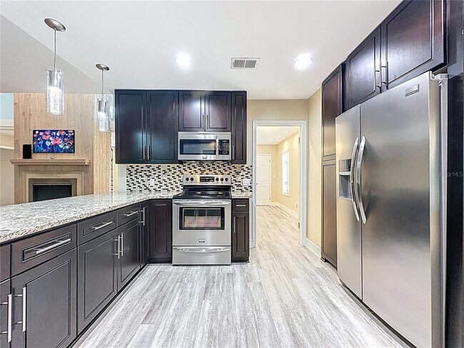 Building Photo - 6846 Lake View Dr