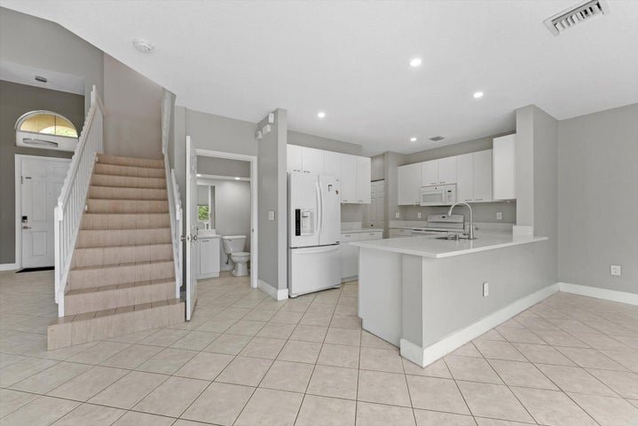 Building Photo - 9825 Scribner Ln