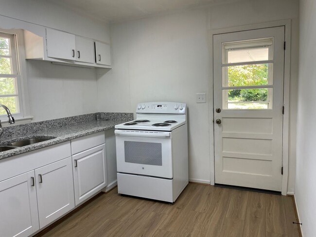 Building Photo - 2 BED, 1 BATH HOME LOCATED IN RANDLEMAN