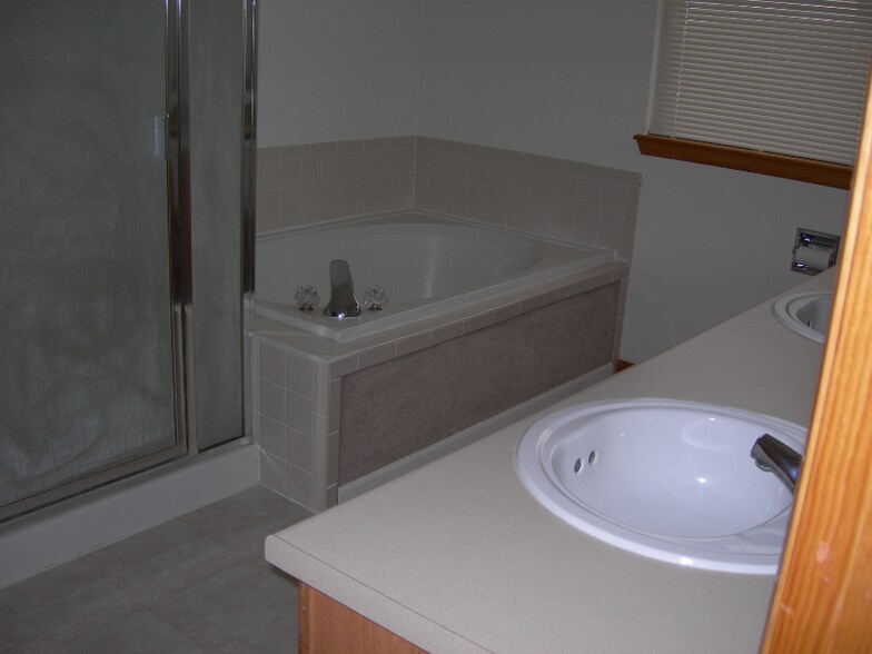 Building Photo - 4324 Ravenswood Ct