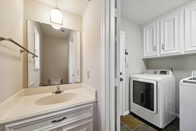 Building Photo - 4 Falling Star Rd