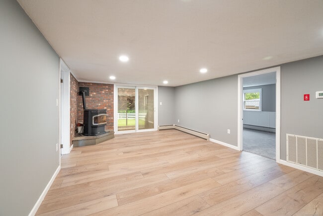 Building Photo - 86 S Rd