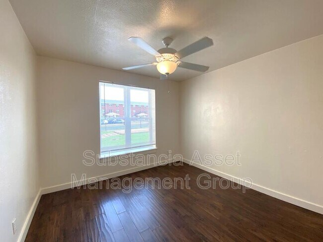 Building Photo - 701 Culbertson Dr