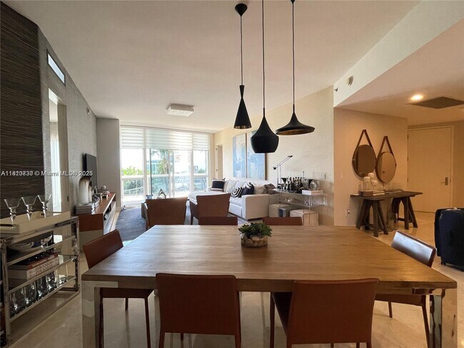 Building Photo - 15901 Collins Ave