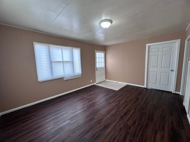 Building Photo - 225 Grace-